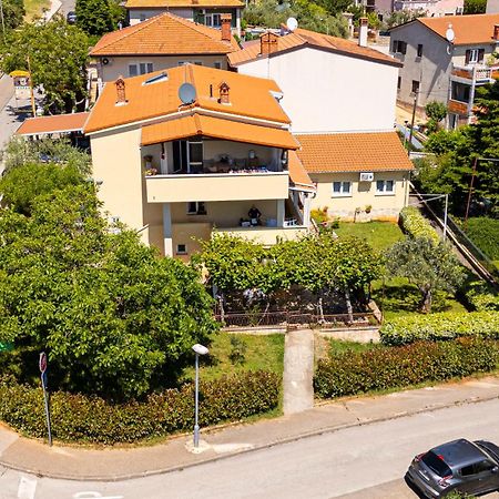 Apartment Mir Pula Exterior photo