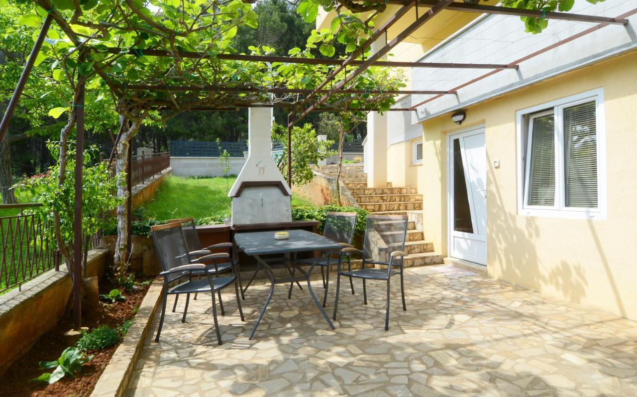 Apartment Mir Pula Exterior photo