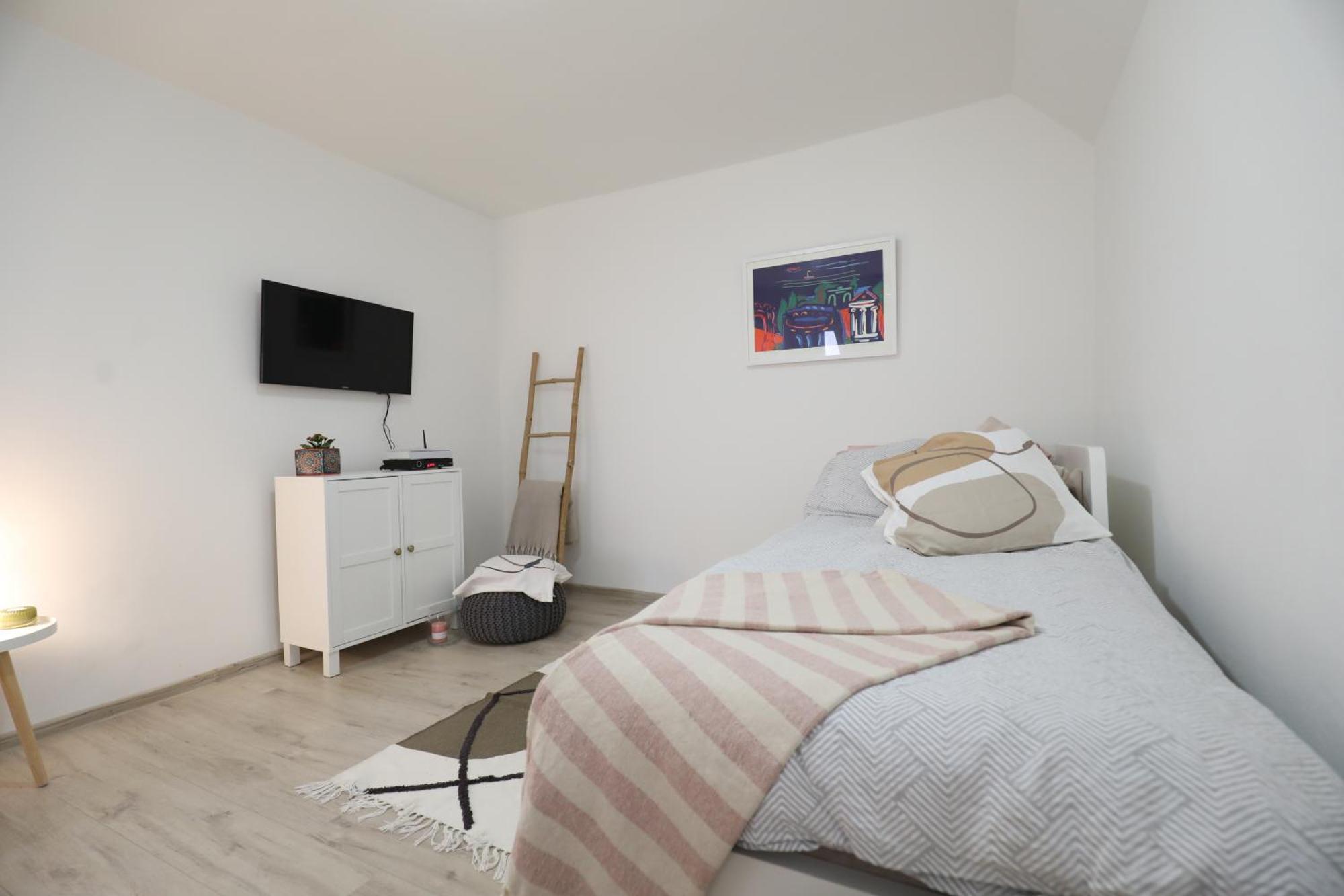 Apartment Mir Pula Exterior photo