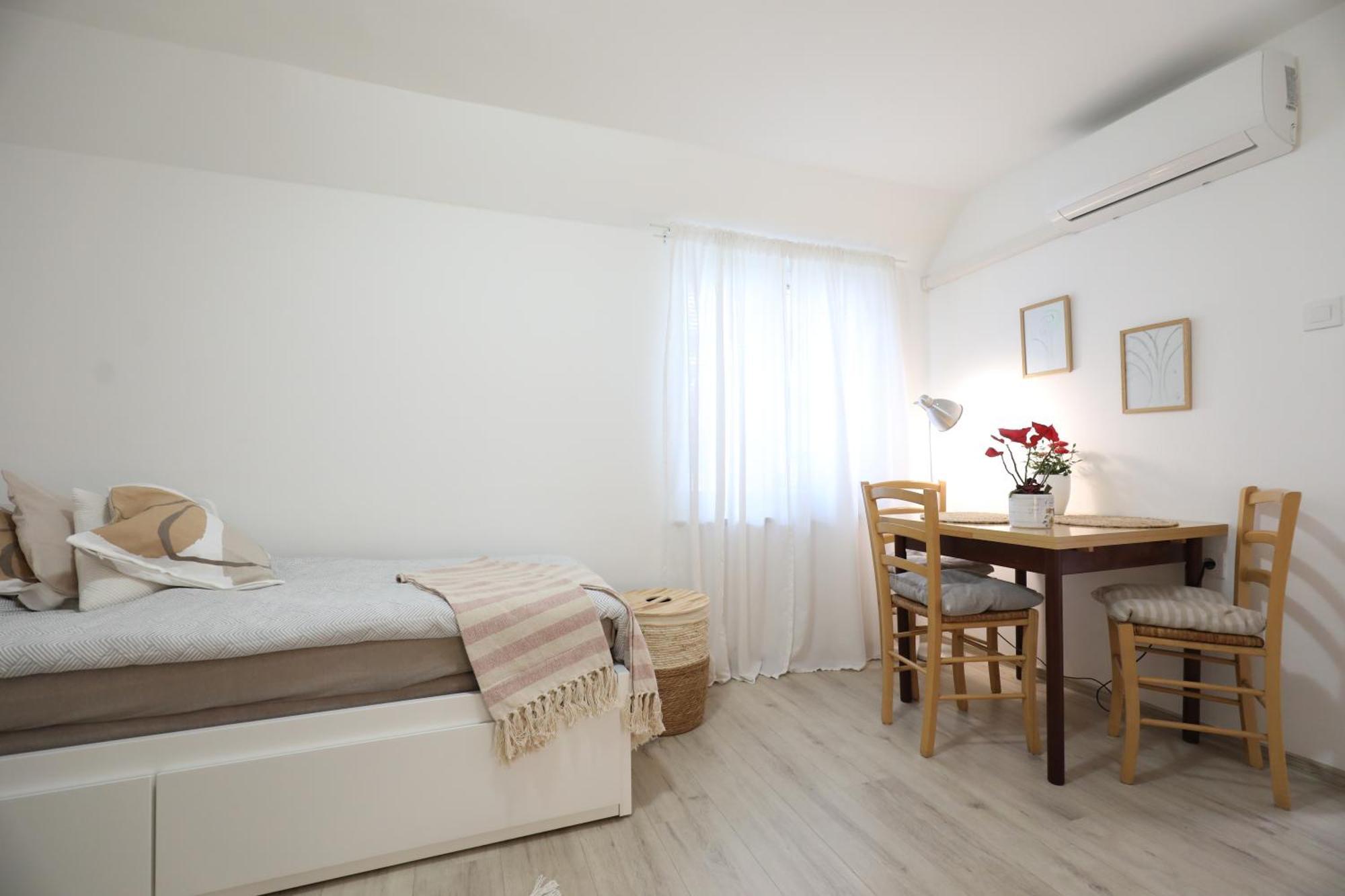 Apartment Mir Pula Exterior photo