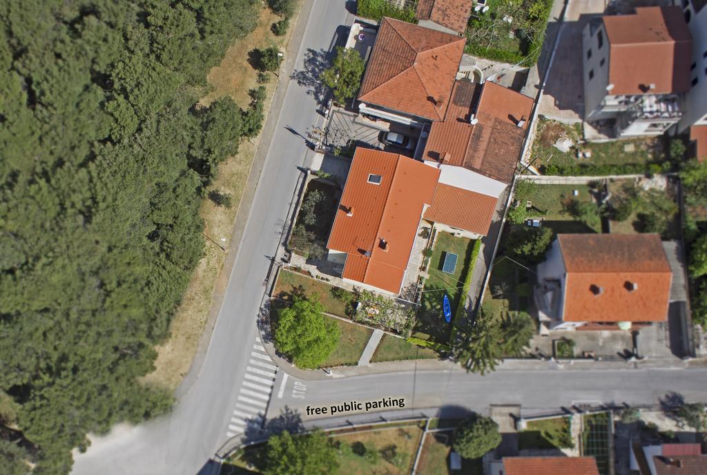Apartment Mir Pula Exterior photo